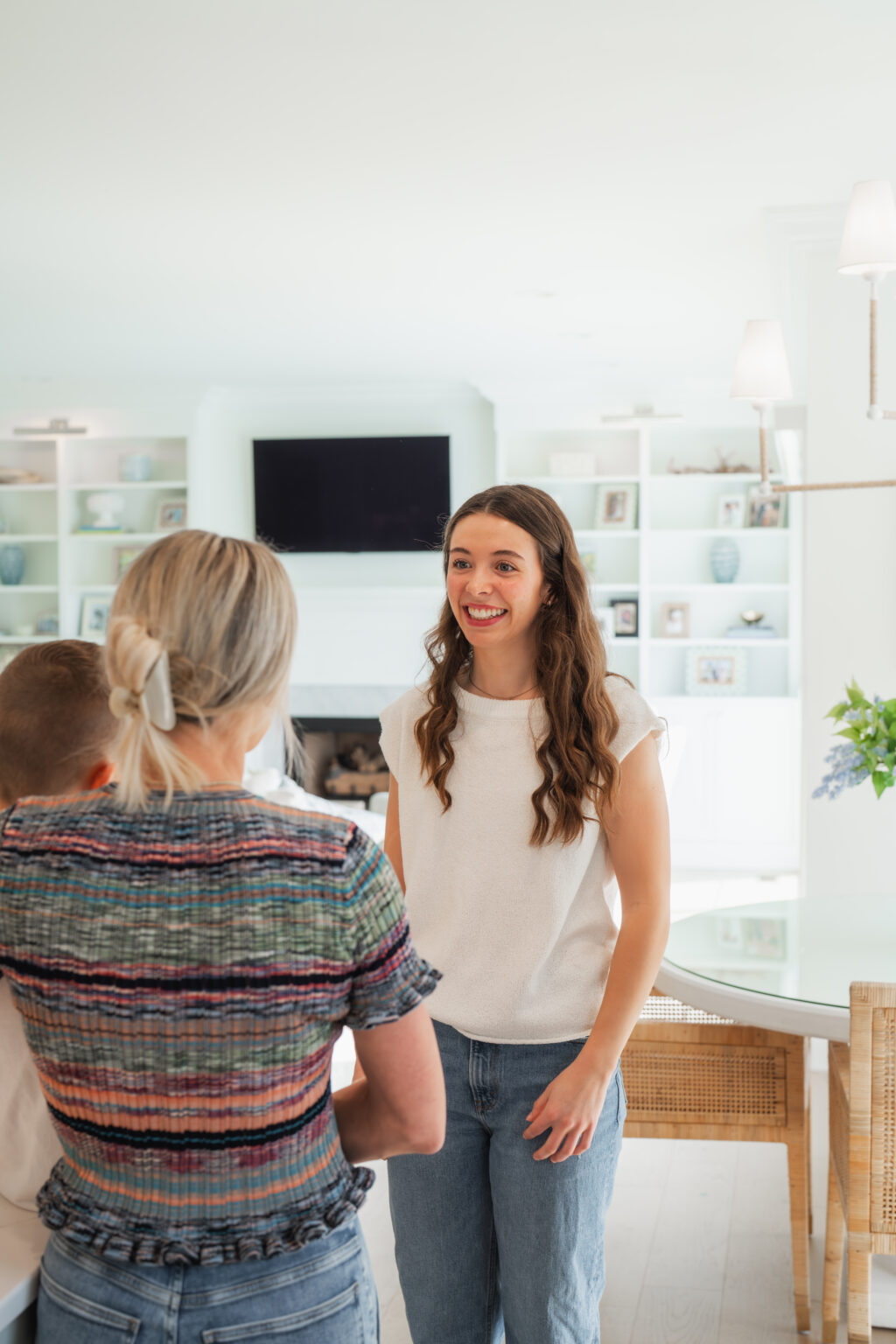 Find-A-Sitter sitter greeting a mom at the front door